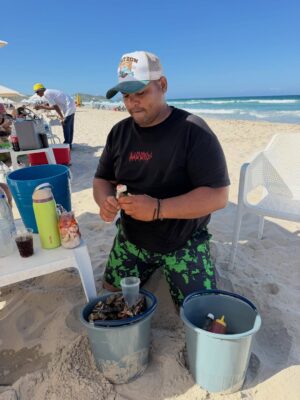 Paula Bevilacqua Instagram - “Cuando estás frente al mar, no tienes que buscar la tranquilidad... ella simplemente te encuentra”
Amo los días en lo que estamos conectados por una libertad que solo la playa sabe darnos, es el aire que acompaña la brisa y las olas que son capaces de alejarnos de todo lo que perturba !
#playa #familia #amor