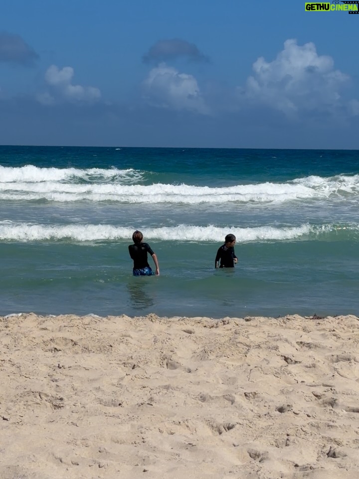 Paula Bevilacqua - 10.5K Likes - “Cuando estás frente al mar, no tienes que buscar la tranquilidad... ella simplemente te encuentra”

Amo los días en lo que estamos conectados por una libertad que solo la playa sabe darnos, es el aire que acompaña la brisa y las olas que son capaces de alejarnos de todo lo que perturba ! 

#playa #familia #amor