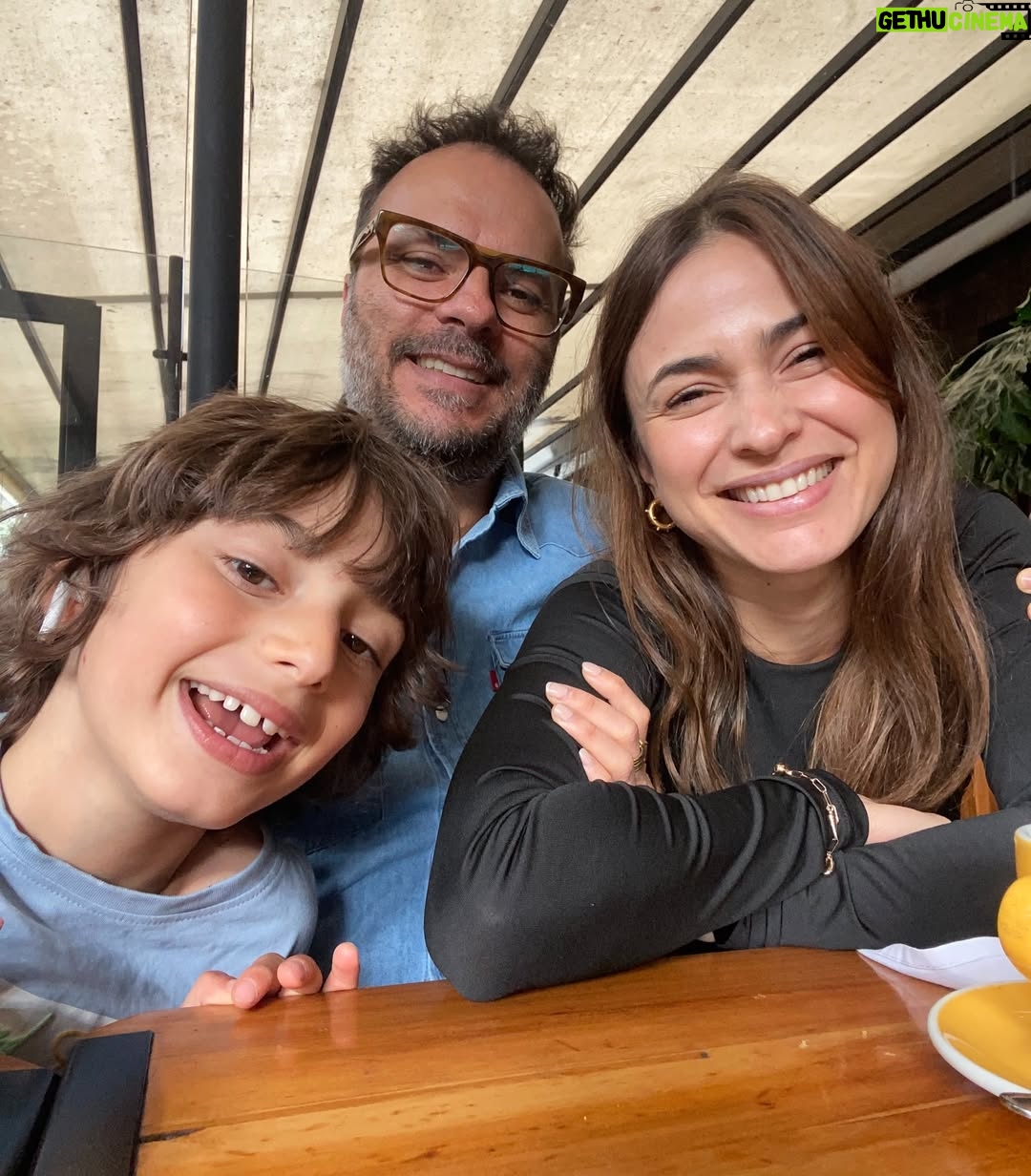Paula Castaño - 1.8K Likes - Sabía! Lo sabia! Y llegó por fin el día que sabía que llegaría, el día de decir: Todo ha valido la pena. 
¡Gracias a la vida por un año más! 🥳
 
Pd: Y a los que cumplen el 31 como yo: ¿Qué locura no? 
Feliz año para todos!!!