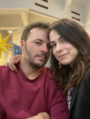 Paula Castaño Instagram - Envejecer juntos era algo que sentíamos muy lejano, ahora podemos decir que lo estamos haciendo, envejecer juntos literalmente, y que es lo máximo! Te amo infinito @neurocine ✨
#bodasdecristal