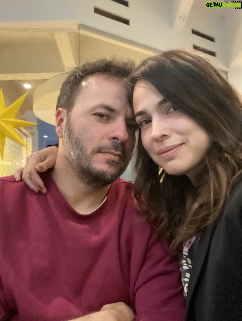 Paula Castaño - 892 Likes - Envejecer juntos era algo que sentíamos muy lejano, ahora podemos decir que lo estamos haciendo, envejecer juntos literalmente, y que es lo máximo! Te amo infinito @neurocine ✨
#bodasdecristal