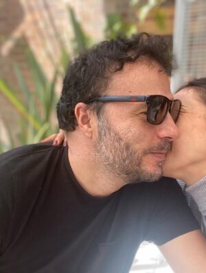 Paula Castaño Instagram - Envejecer juntos era algo que sentíamos muy lejano, ahora podemos decir que lo estamos haciendo, envejecer juntos literalmente, y que es lo máximo! Te amo infinito @neurocine ✨
#bodasdecristal