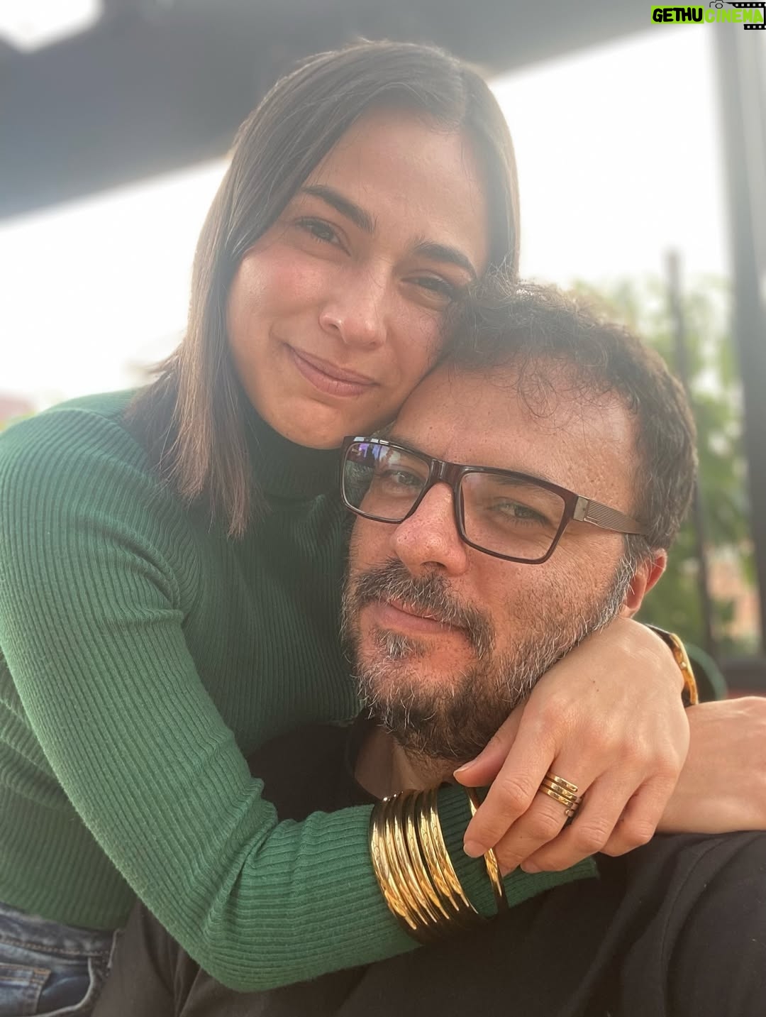 Paula Castaño - 892 Likes - Envejecer juntos era algo que sentíamos muy lejano, ahora podemos decir que lo estamos haciendo, envejecer juntos literalmente, y que es lo máximo! Te amo infinito @neurocine ✨
#bodasdecristal