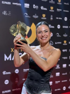 Paula Castaño Instagram - ¡Wow! Yo ya estaba inmensamente feliz de estar nominada pero cuando @anaorozcoof y @saldelsol dijeron mi nombre mi corazón casi se sale de mi cuerpo. Gracias a la @academiacolcine por permitirnos vivir estos momentos tan inolvidables que nos invitan a seguir haciendo lo que tanto amamos.

Gracias @patricia_castanedag por aquel café.
Gracias @alvarogutierrez por ser el soñador que eres y hacernos orgullosas.
Gracias a @julieticarestrep0 por ser mi regalo más grande en mi vida personal de estimados señores. 
Gracias a mis hermanas sufragistas @barbara_perea @marcelamar07 @silviasantamariasoy @victory_ortizt @yurivargas1 por todo lo que compartimos en nuestro rodaje.
Gracias a todo el equipo de estimados. TODOS!
Gracias a mi manager por que me dijo “Si hagamos esta pelicula”.
Gracias a toda la gente que fue a vernos a las salas de cine.
Gracias al amor de mi vida @neurocine por ayudarme a confiar en mi e impulsarme siempre. Por todas las palabras hermosas que me dices cuando llego a casa.
Gracias @julianapedraza por querer vestirme de esta forma tan maravillosa que lo hiciste y a @albeiroafanadormoda por acompañarme en esta noche tan especial junto a @aureajoyeriaco ♥️✨. 
Gracias a @lacrispetica @elkin.zair y a todos lo que trabajan en la @academiacolcine y siguen fortaleciendo nuestro cine. 
Es un honor haber estado nominada al lado de actrices tan talentosas que admiro profundamente @juanita_777 @patitamayo y @barbara_perea 🫶👏🏻
Gracias al camino y al universo que me hizo correspondiente de interpretar a Josefina Valencia.
Gracias por el cine y los que nos han abiertos las puertas para que tengamos un cine nacional. 
Gracias a la vida, a la familia, a los amigos y mi hijito Emiliano.