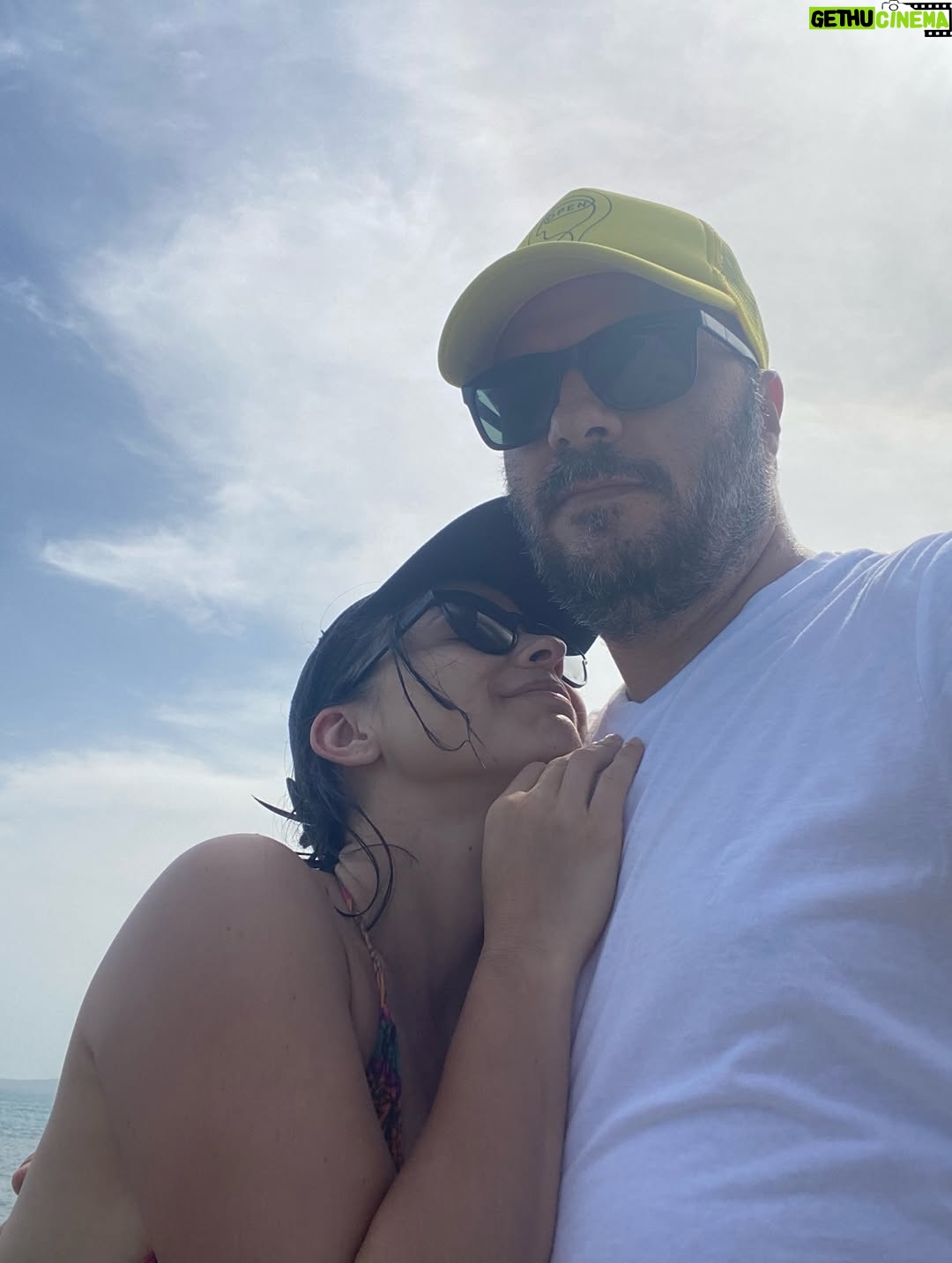 Paula Castaño - 892 Likes - Envejecer juntos era algo que sentíamos muy lejano, ahora podemos decir que lo estamos haciendo, envejecer juntos literalmente, y que es lo máximo! Te amo infinito @neurocine ✨
#bodasdecristal