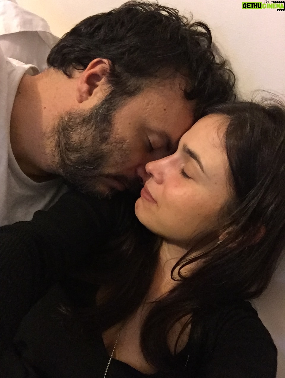 Paula Castaño - 892 Likes - Envejecer juntos era algo que sentíamos muy lejano, ahora podemos decir que lo estamos haciendo, envejecer juntos literalmente, y que es lo máximo! Te amo infinito @neurocine ✨
#bodasdecristal