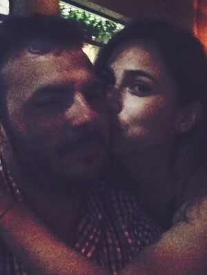 Paula Castaño Instagram - Envejecer juntos era algo que sentíamos muy lejano, ahora podemos decir que lo estamos haciendo, envejecer juntos literalmente, y que es lo máximo! Te amo infinito @neurocine ✨
#bodasdecristal