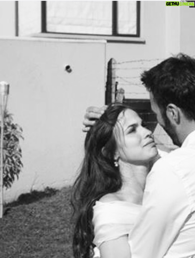 Paula Castaño - 892 Likes - Envejecer juntos era algo que sentíamos muy lejano, ahora podemos decir que lo estamos haciendo, envejecer juntos literalmente, y que es lo máximo! Te amo infinito @neurocine ✨
#bodasdecristal