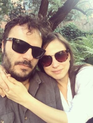 Paula Castaño Instagram - Envejecer juntos era algo que sentíamos muy lejano, ahora podemos decir que lo estamos haciendo, envejecer juntos literalmente, y que es lo máximo! Te amo infinito @neurocine ✨
#bodasdecristal