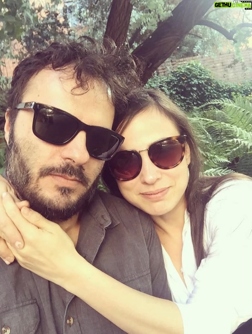 Paula Castaño - 892 Likes - Envejecer juntos era algo que sentíamos muy lejano, ahora podemos decir que lo estamos haciendo, envejecer juntos literalmente, y que es lo máximo! Te amo infinito @neurocine ✨
#bodasdecristal