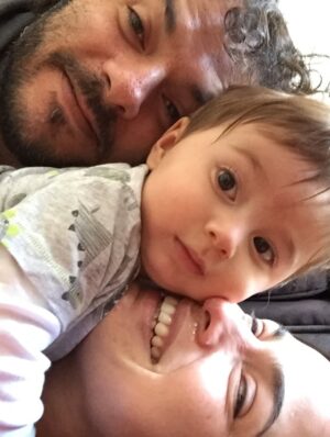 Paula Castaño Instagram - Envejecer juntos era algo que sentíamos muy lejano, ahora podemos decir que lo estamos haciendo, envejecer juntos literalmente, y que es lo máximo! Te amo infinito @neurocine ✨
#bodasdecristal
