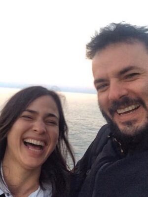 Paula Castaño Instagram - Envejecer juntos era algo que sentíamos muy lejano, ahora podemos decir que lo estamos haciendo, envejecer juntos literalmente, y que es lo máximo! Te amo infinito @neurocine ✨
#bodasdecristal