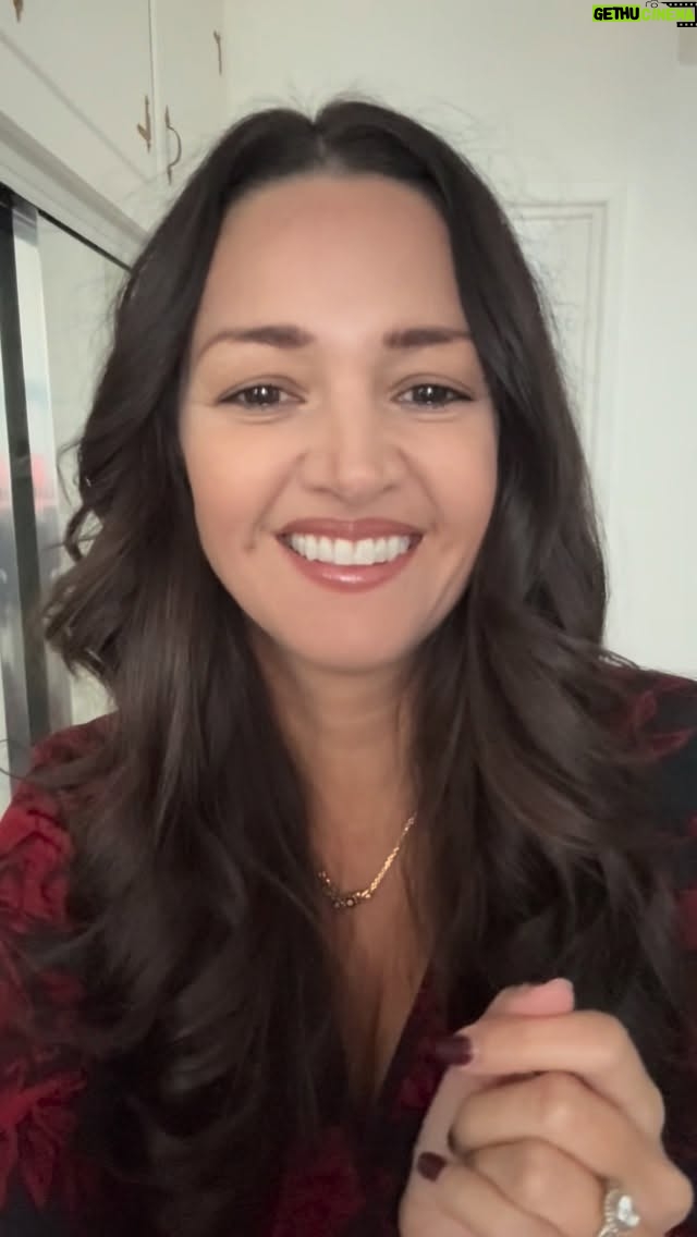 Paula Garcés - 790 Likes - Celebrating my @thelincolnlawyernetflix Familia congrats @tedhumphrey_ @dailynrod @matthewlbrmn @aetv @netflix @davidekelleyproductions @michaelconnellybooks @manu_rulfo @dollydoctor @jraycole @nevecampbell #beckinewton @constancezimmer @krista_warner_ @abe.martinez.dp @andrewleitchdesign @kcarroll_9 @isaarod and sooooo many #castandcrew all of these amazing artists coming together to make an incredible show!!
I’m just lucky to be in their presence and witness!!
I humbly ask you to stream February 5 on at Netflix and check out episode 409 directed by me !!! Yayy
Written by el increible @matthewlbrmn y la increible @audreysparty 
Thank you @lanstagram for being the best observing director!!
Everyone check out Lincoln Lawyer on Netflix February 5❤️