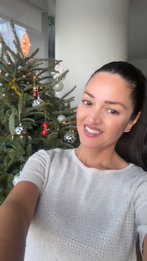 Paula Garcés Instagram - Feliz Navidad!!
Merry Christmas!!
Family in New York we are blessed!!