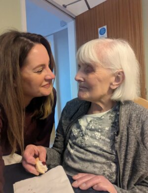 Paula Lane Instagram - My VIP
Nana gave me the most beautiful smile today. Heart full

💛