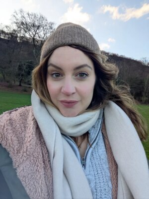 Paula Lane Instagram - Blowing out the cobwebs on Boxing Day! 

🎄❤️🎄