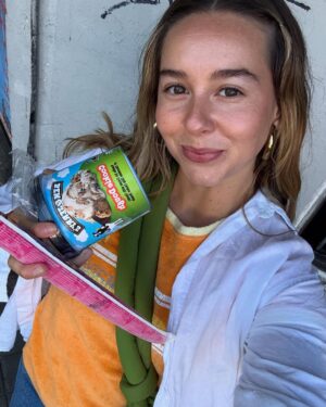 Paula Usero Instagram - La verdad es que de Junio, ya me vais a perdonar, apenas tengo contenido que no sea gatuno. He estado recuperándome, comiendo rico y dejándome cuidar que a veces me cuesta mucho. Estoy deseando este mes de Julio porque voy a hacer algo que me apetecía desde hace mucho🪐🤍
