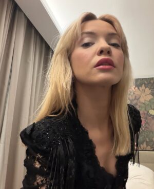 Paulina Gałązka Instagram - @tallinnblacknightsff thank You 🐾 🇪🇪
It was wonderful international premiere of our movie “This is not happening”

Styled by @paprockibrzozowski @damianhaberny 
 
Cieszę się, że mogłam też poznać @bovska , która jest tak samo boska jak jej muzyka 😍