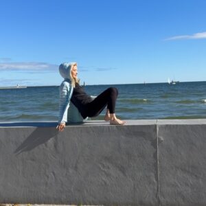 Paulina Gałązka Instagram - @zwierciadlo_miesiecznik 
Bardzo dziękuję za wywiad i sesję! 
na 
@fpffgdynia 2025 

„Zwierciadło” pamiętam sprzed 20 lat, wydawałam kieszonkowe na każdy nowy numer 🥹

PS: dziękuję też @tomaszschuchardt za piękne słowa 🐾