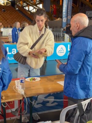 Pauline Hoarau Instagram - Ce soir Ć 23h, je prends le dĆ©part de la SaintĆ©Sprint @asics_saintelyon šš„
24km Ć la frontale, on a de la chance il ne fera pas si froid⦠cāĆ©tait une de mes peurs, frileuse que je suis š„¹
Heureusement je suis ultra Ć©quipĆ©e @asicsrunning @ll_agency_ āØ
Jāai hĆ¢te de dĆ©couvrir les sentiers de nuit, cette ambiance unique de course que je connais gĆ©nĆ©ralement en faisant partie de lāassistance š
Mais cette fois-ci on inverse les rĆ“les @simonthoret š¤©
Jāai quand mĆŖme ce petit stress/excitation de prendre le dĆ©part dāune course seule pour la premiĆØre fois.
Tout premier trail, cāest partiiiii š