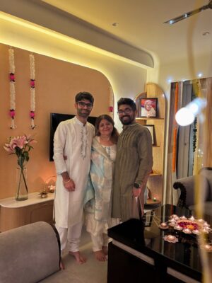 Pavni Mehrotra Instagram - Aur phir saath mil kar sajaya humne apne
“Sapno Ka Ghar” 🪔🏡🧿
.
.
.
#newhome #diwali #blessings #family #pavnilaughs