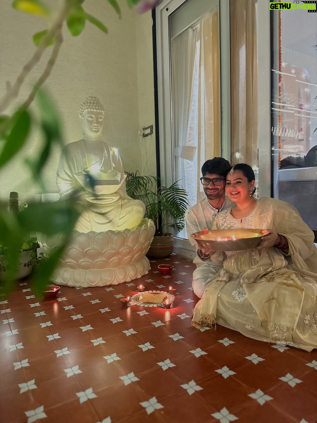 Pavni Mehrotra - 2.7K Likes - Aur phir saath mil kar sajaya humne apne 
“Sapno Ka Ghar” 🪔🏡🧿
.
.
.
#newhome #diwali #blessings #family #pavnilaughs