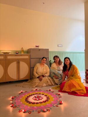 Pavni Mehrotra Instagram - Aur phir saath mil kar sajaya humne apne
“Sapno Ka Ghar” 🪔🏡🧿
.
.
.
#newhome #diwali #blessings #family #pavnilaughs