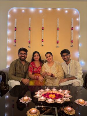 Pavni Mehrotra Instagram - Aur phir saath mil kar sajaya humne apne
“Sapno Ka Ghar” 🪔🏡🧿
.
.
.
#newhome #diwali #blessings #family #pavnilaughs