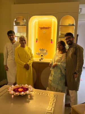 Pavni Mehrotra Instagram - Aur phir saath mil kar sajaya humne apne
“Sapno Ka Ghar” 🪔🏡🧿
.
.
.
#newhome #diwali #blessings #family #pavnilaughs