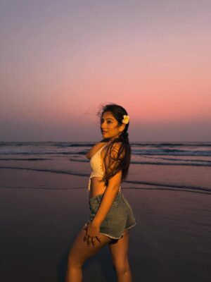 Payal Gupta Instagram - Meet me where the day ends ..🌇🏖️👙
.
.
.
[goa , beach day, vitamin sea , family time, goa trip , sunset, sun , ]

#beachday #familytime #blessed #gratitude #universe #goa #goatrip #goal #sunset #sunsetvibes #sunsets #sunlight #sunsetphotography #photoshoot