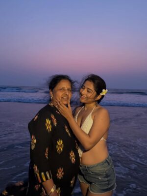 Payal Gupta Instagram - Meet me where the day ends ..🌇🏖️👙
.
.
.
[goa , beach day, vitamin sea , family time, goa trip , sunset, sun , ]

#beachday #familytime #blessed #gratitude #universe #goa #goatrip #goal #sunset #sunsetvibes #sunsets #sunlight #sunsetphotography #photoshoot