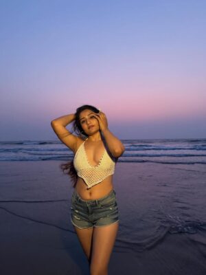Payal Gupta Instagram - Meet me where the day ends ..🌇🏖️👙
.
.
.
[goa , beach day, vitamin sea , family time, goa trip , sunset, sun , ]

#beachday #familytime #blessed #gratitude #universe #goa #goatrip #goal #sunset #sunsetvibes #sunsets #sunlight #sunsetphotography #photoshoot