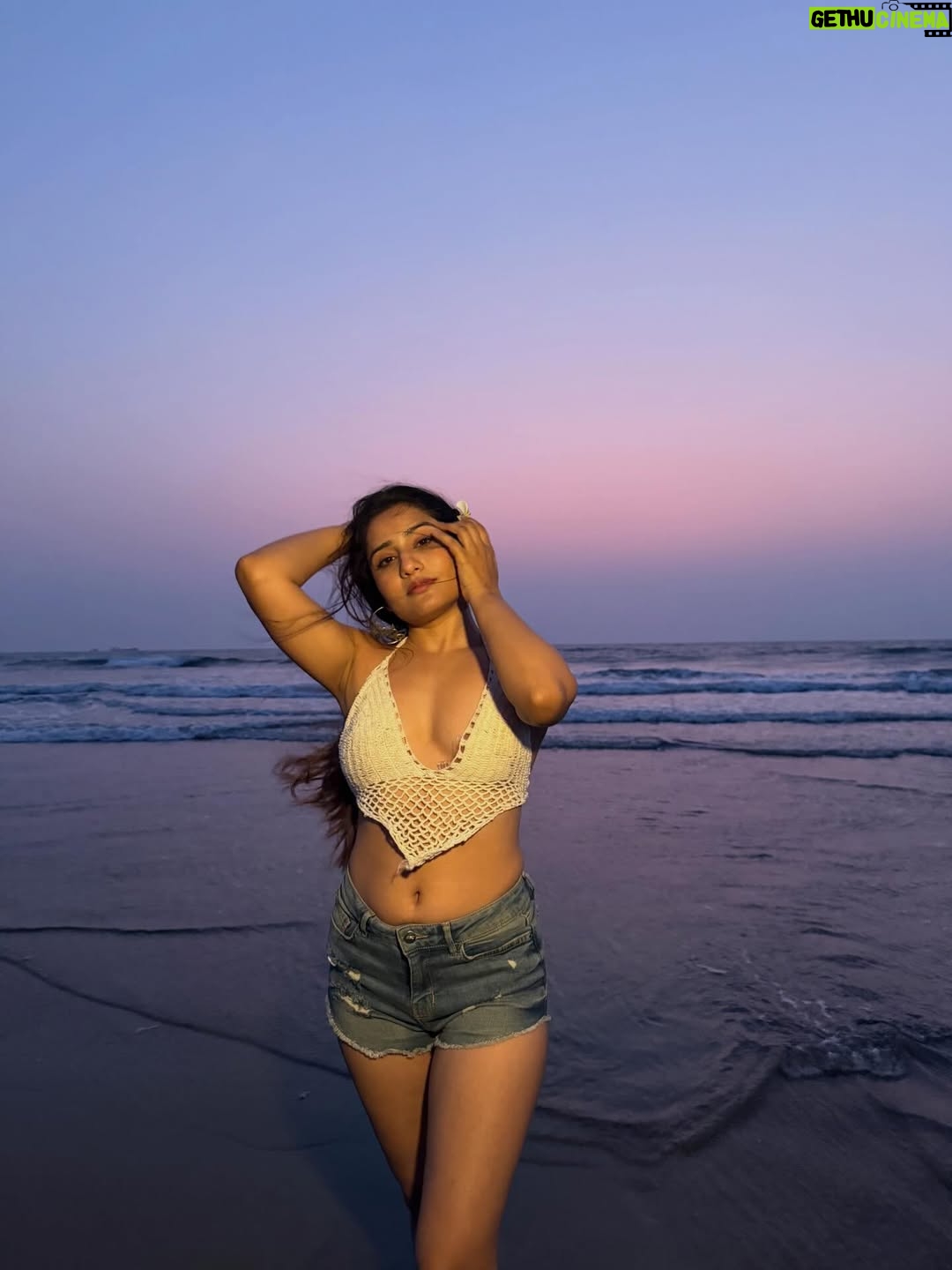 Payal Gupta - 11.6K Likes - Meet me where the day ends ..🌇🏖️👙
.
.
.
[goa , beach day, vitamin sea , family time, goa trip , sunset, sun , ]

#beachday #familytime #blessed #gratitude #universe #goa #goatrip #goal #sunset #sunsetvibes #sunsets #sunlight #sunsetphotography #photoshoot