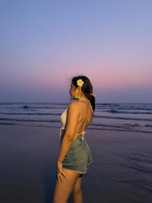 Payal Gupta Instagram - Meet me where the day ends ..🌇🏖️👙
.
.
.
[goa , beach day, vitamin sea , family time, goa trip , sunset, sun , ]

#beachday #familytime #blessed #gratitude #universe #goa #goatrip #goal #sunset #sunsetvibes #sunsets #sunlight #sunsetphotography #photoshoot