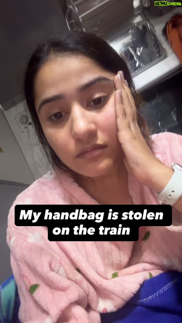 Payal Gupta - 9.1K Likes - Kya lagta hai milega bag 🤦🏻‍♀️🥺😢
.
.
@uppolice @myogi_adityanath @upgrp_hq @railminindia @zoneprayagraj @prayagrajtourism.in @up.tourism @banarastourism 
#stolenbag #prayagraj #uttarpardesh #news #train #railway #todaystory #2026 #banaras #sadreality #