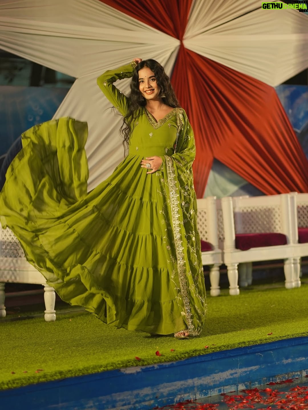 Payal Panchal - 109K Likes - चोरी से मुझको ही तकता हुआ…💫
pc :- @mr_sumit_rajput_3 
.
.
.
.
.
.
.
.
.
.
.
.
.
.

#payalpanchal #wedding #traditional