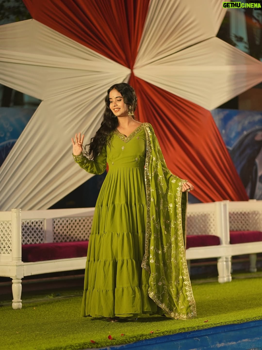 Payal Panchal - 109K Likes - चोरी से मुझको ही तकता हुआ…💫
pc :- @mr_sumit_rajput_3 
.
.
.
.
.
.
.
.
.
.
.
.
.
.

#payalpanchal #wedding #traditional