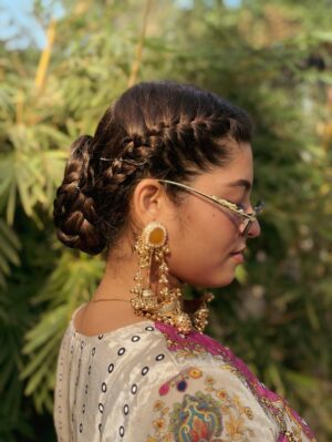Payal Pati Instagram - Alexa play ‘‘ FOR A REASON 🌻 ‘’…..

Outfit- @sadiwalabhau 
Kashmiri earrings- @___shrungaar___ 
Click- @picscard_kpt