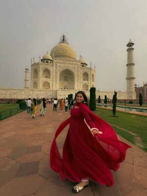 Payal Pati Instagram - Marveling at Majesty 👑🤍

Outfit- @saniya_fashiondesigner 
Click- @picscard_kpt 

#taj #tajmahalpalace #aagra #outfits #photo #photooftheday #traveler #tajmahalagra