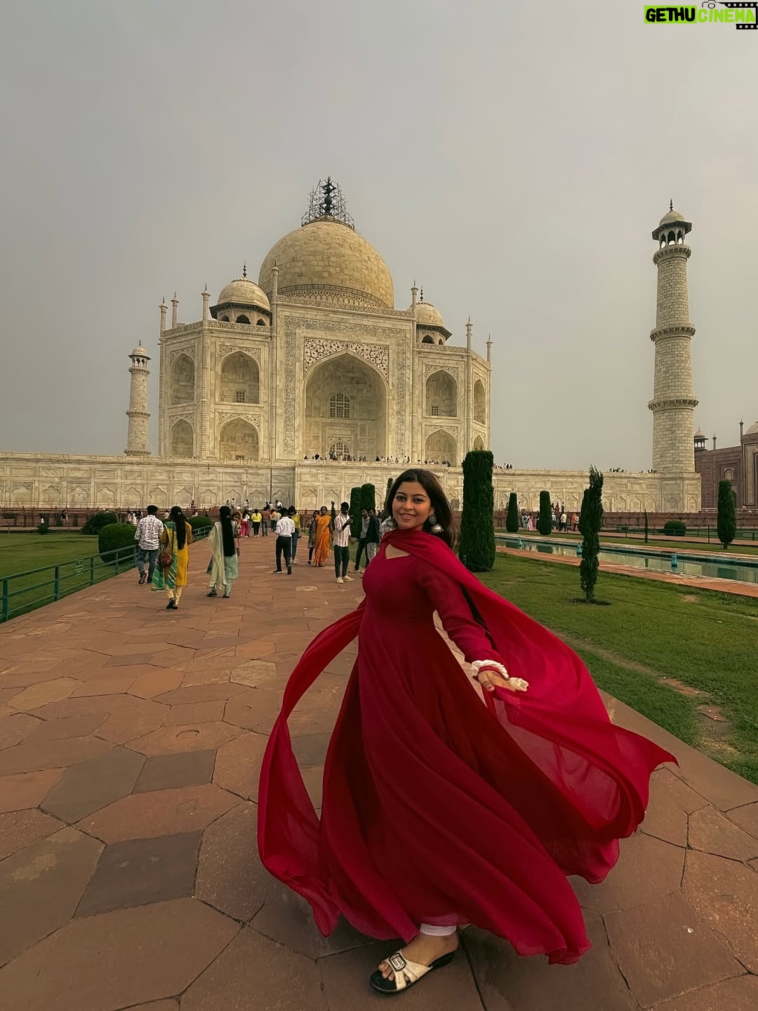 Payal Pati - 101.6K Likes - Marveling at Majesty 👑🤍

Outfit- @saniya_fashiondesigner 
Click- @picscard_kpt 

#taj #tajmahalpalace #aagra #outfits #photo #photooftheday #traveler #tajmahalagra