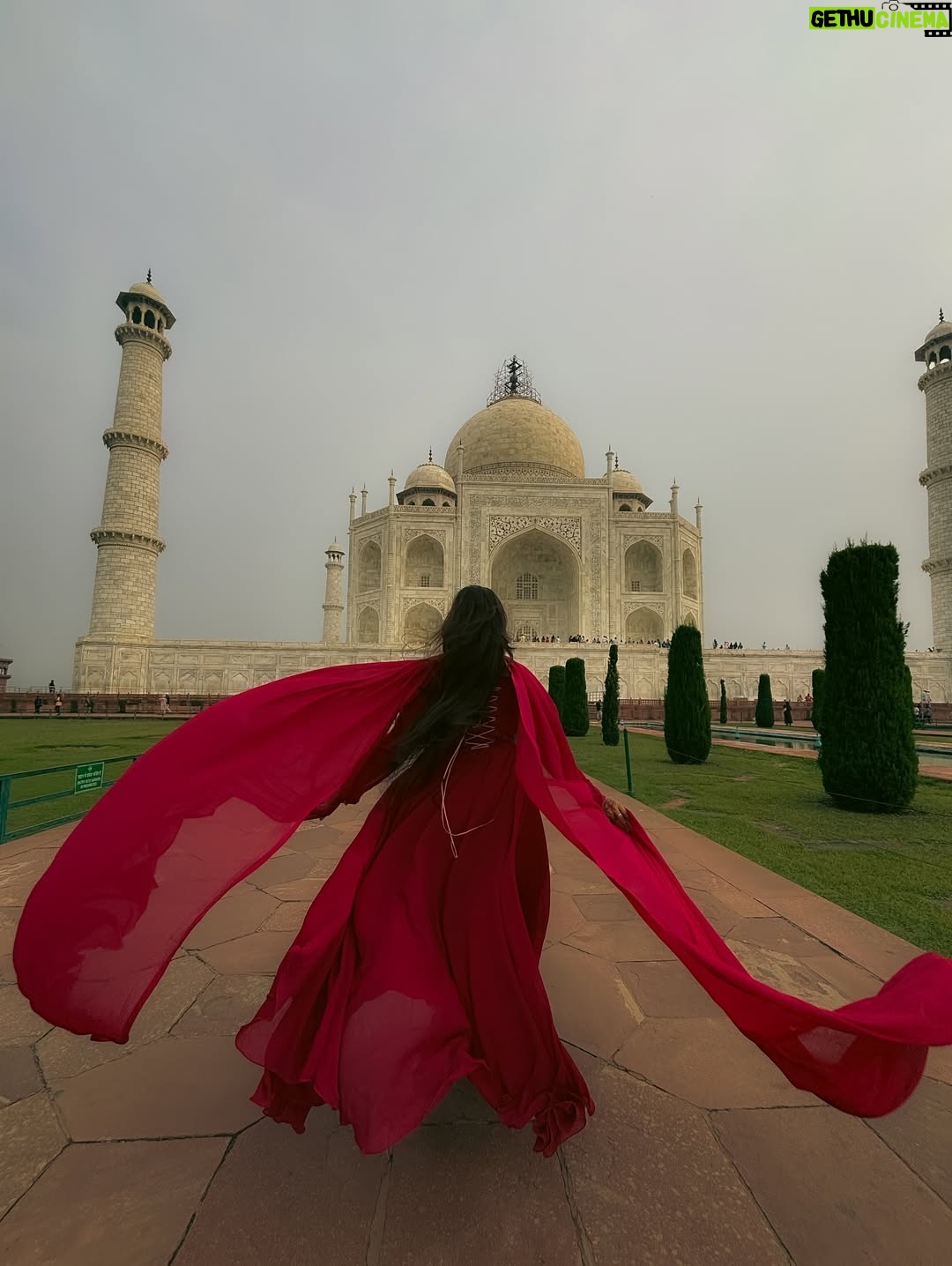 Payal Pati - 101.6K Likes - Marveling at Majesty 👑🤍

Outfit- @saniya_fashiondesigner 
Click- @picscard_kpt 

#taj #tajmahalpalace #aagra #outfits #photo #photooftheday #traveler #tajmahalagra