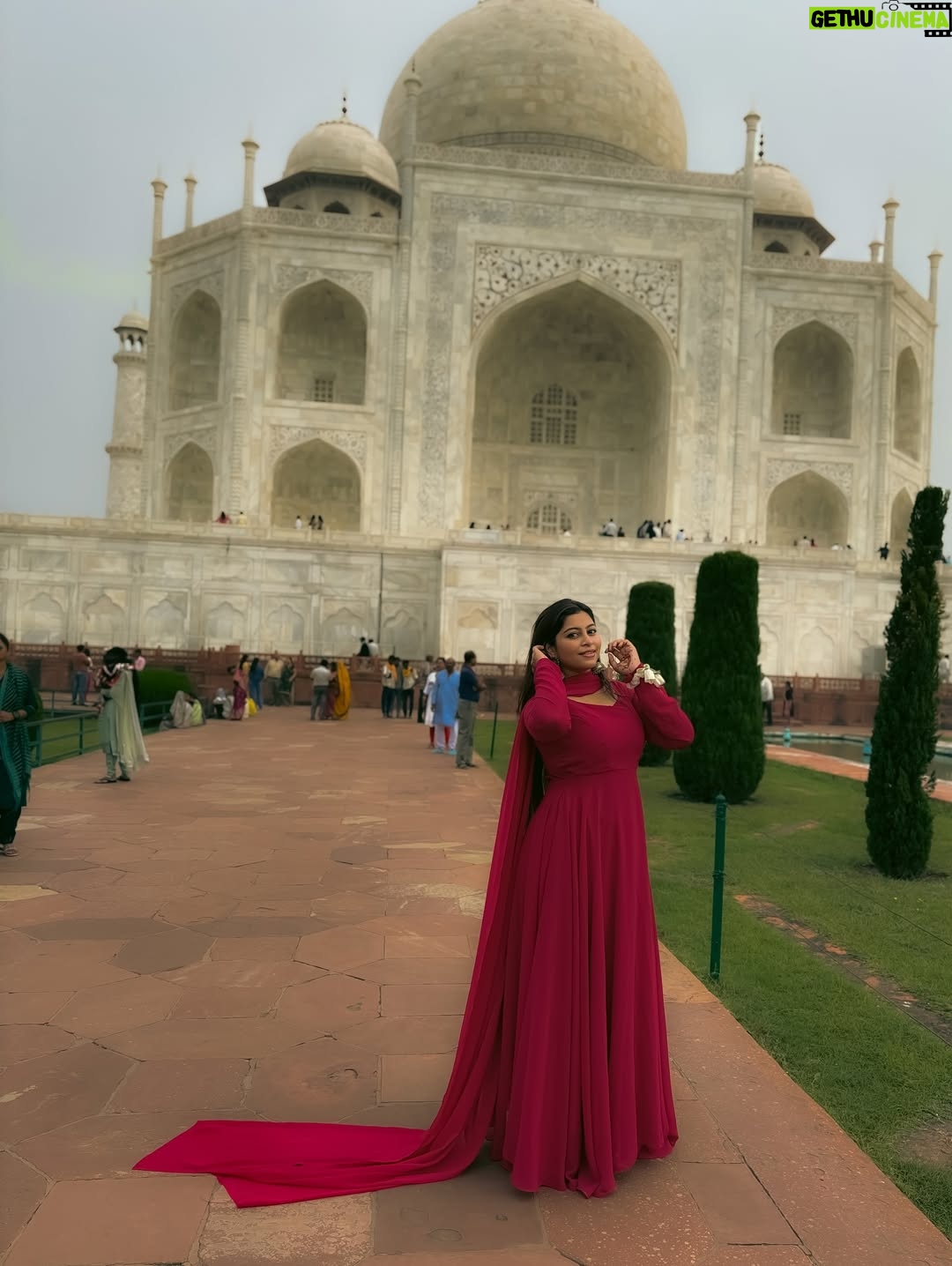 Payal Pati - 101.6K Likes - Marveling at Majesty 👑🤍

Outfit- @saniya_fashiondesigner 
Click- @picscard_kpt 

#taj #tajmahalpalace #aagra #outfits #photo #photooftheday #traveler #tajmahalagra