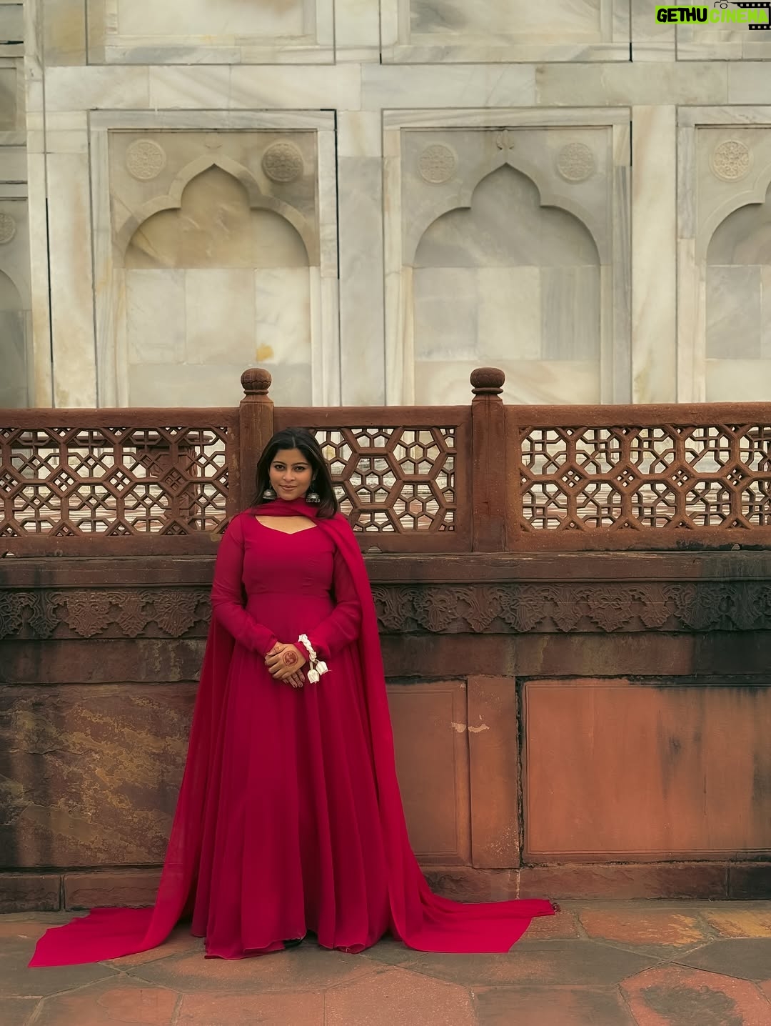 Payal Pati - 101.6K Likes - Marveling at Majesty 👑🤍

Outfit- @saniya_fashiondesigner 
Click- @picscard_kpt 

#taj #tajmahalpalace #aagra #outfits #photo #photooftheday #traveler #tajmahalagra