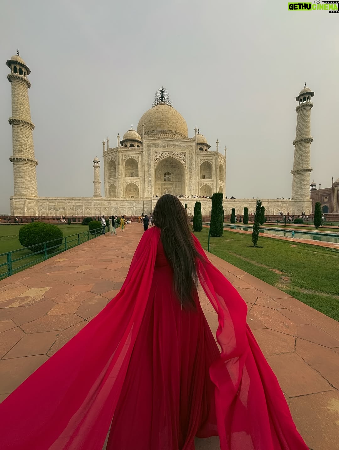 Payal Pati - 101.6K Likes - Marveling at Majesty 👑🤍

Outfit- @saniya_fashiondesigner 
Click- @picscard_kpt 

#taj #tajmahalpalace #aagra #outfits #photo #photooftheday #traveler #tajmahalagra