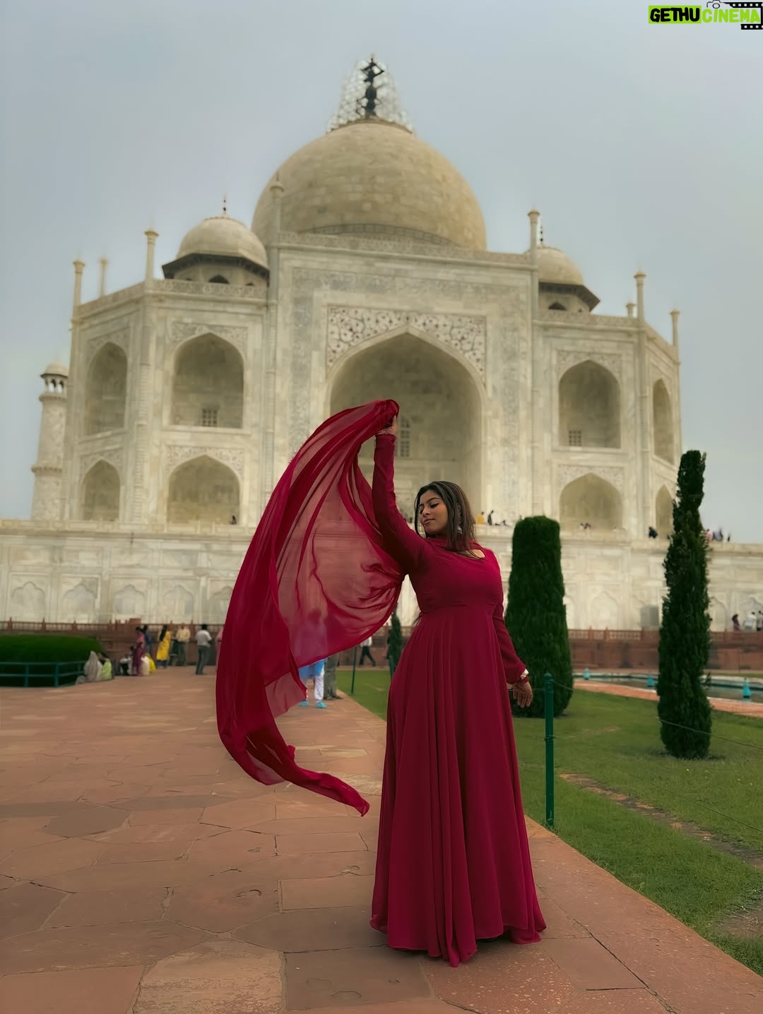 Payal Pati - 101.6K Likes - Marveling at Majesty 👑🤍

Outfit- @saniya_fashiondesigner 
Click- @picscard_kpt 

#taj #tajmahalpalace #aagra #outfits #photo #photooftheday #traveler #tajmahalagra