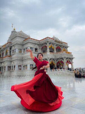 Payal Pati Instagram - Radha Krishna are the reason I believe in true love♥️🦚😍
.
.
Click- @picscard_kpt 
Outfit- @design_with_drushtu 

#vrindavan #premmandir #premmandirmathuravrindavan #truelove #radhakrishn #krishna #radha #radherani #mathura #outfits #location #photos #photooftheday #treditional❤️