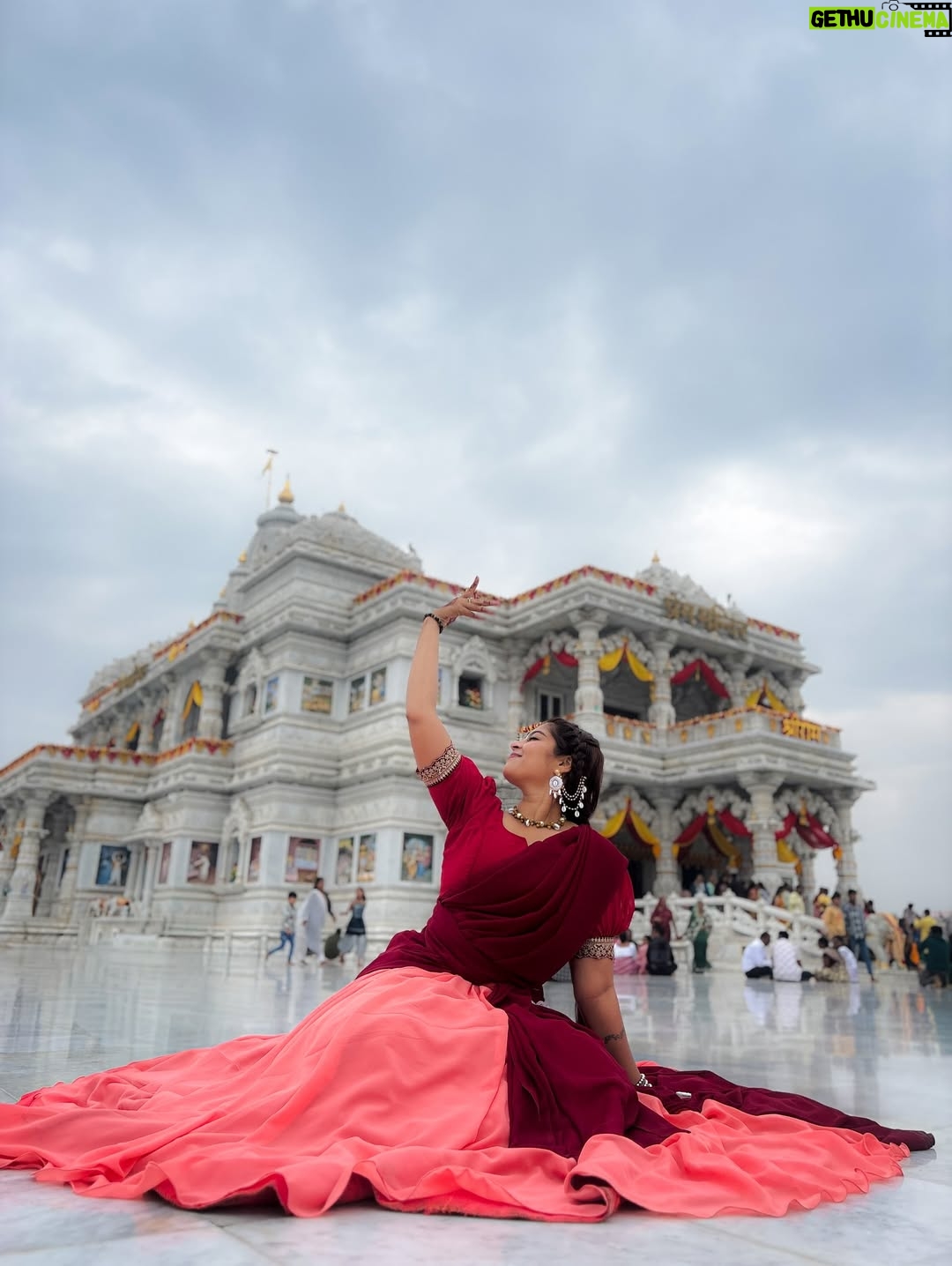 Payal Pati - 209.7K Likes - Radha Krishna are the reason I believe in true love♥️🦚😍
.
.
Click- @picscard_kpt 
Outfit- @design_with_drushtu 

#vrindavan #premmandir #premmandirmathuravrindavan #truelove #radhakrishn #krishna #radha #radherani #mathura #outfits #location #photos #photooftheday #treditional❤️