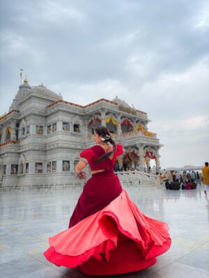 Payal Pati Instagram - Radha Krishna are the reason I believe in true love♥️🦚😍
.
.
Click- @picscard_kpt 
Outfit- @design_with_drushtu 

#vrindavan #premmandir #premmandirmathuravrindavan #truelove #radhakrishn #krishna #radha #radherani #mathura #outfits #location #photos #photooftheday #treditional❤️