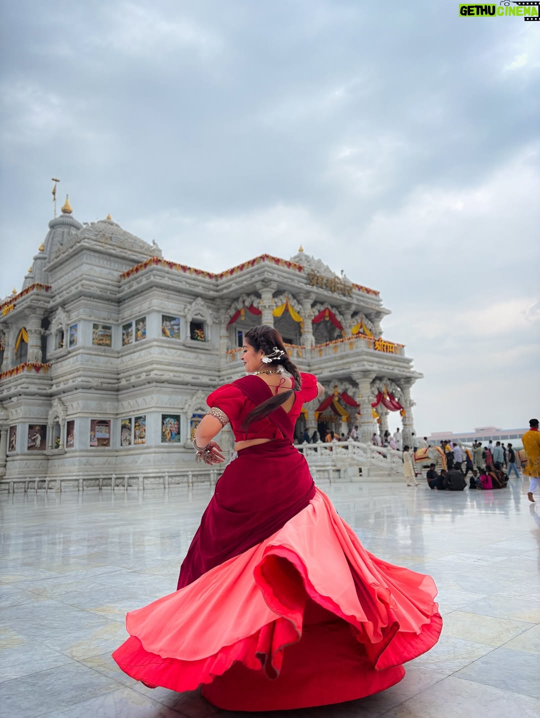 Payal Pati - 209.7K Likes - Radha Krishna are the reason I believe in true love♥️🦚😍
.
.
Click- @picscard_kpt 
Outfit- @design_with_drushtu 

#vrindavan #premmandir #premmandirmathuravrindavan #truelove #radhakrishn #krishna #radha #radherani #mathura #outfits #location #photos #photooftheday #treditional❤️