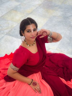 Payal Pati Instagram - Radha Krishna are the reason I believe in true love♥️🦚😍
.
.
Click- @picscard_kpt 
Outfit- @design_with_drushtu 

#vrindavan #premmandir #premmandirmathuravrindavan #truelove #radhakrishn #krishna #radha #radherani #mathura #outfits #location #photos #photooftheday #treditional❤️